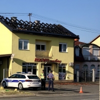 Izgorjelo krovište pekare “Stari Čočaj” u Donjem Miholjcu