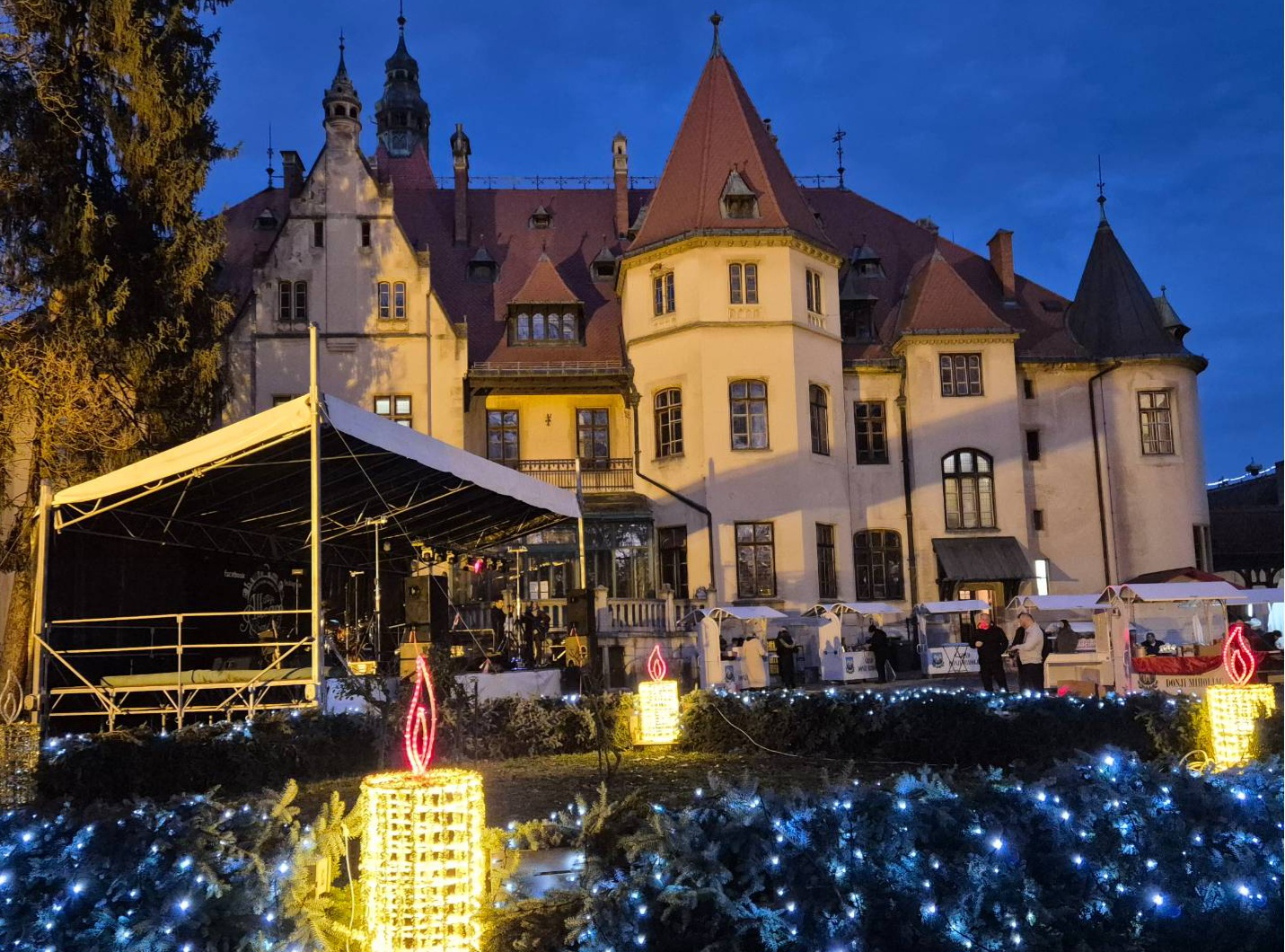 Otvoren 9. Božićni sajam u Donjem Miholjcu