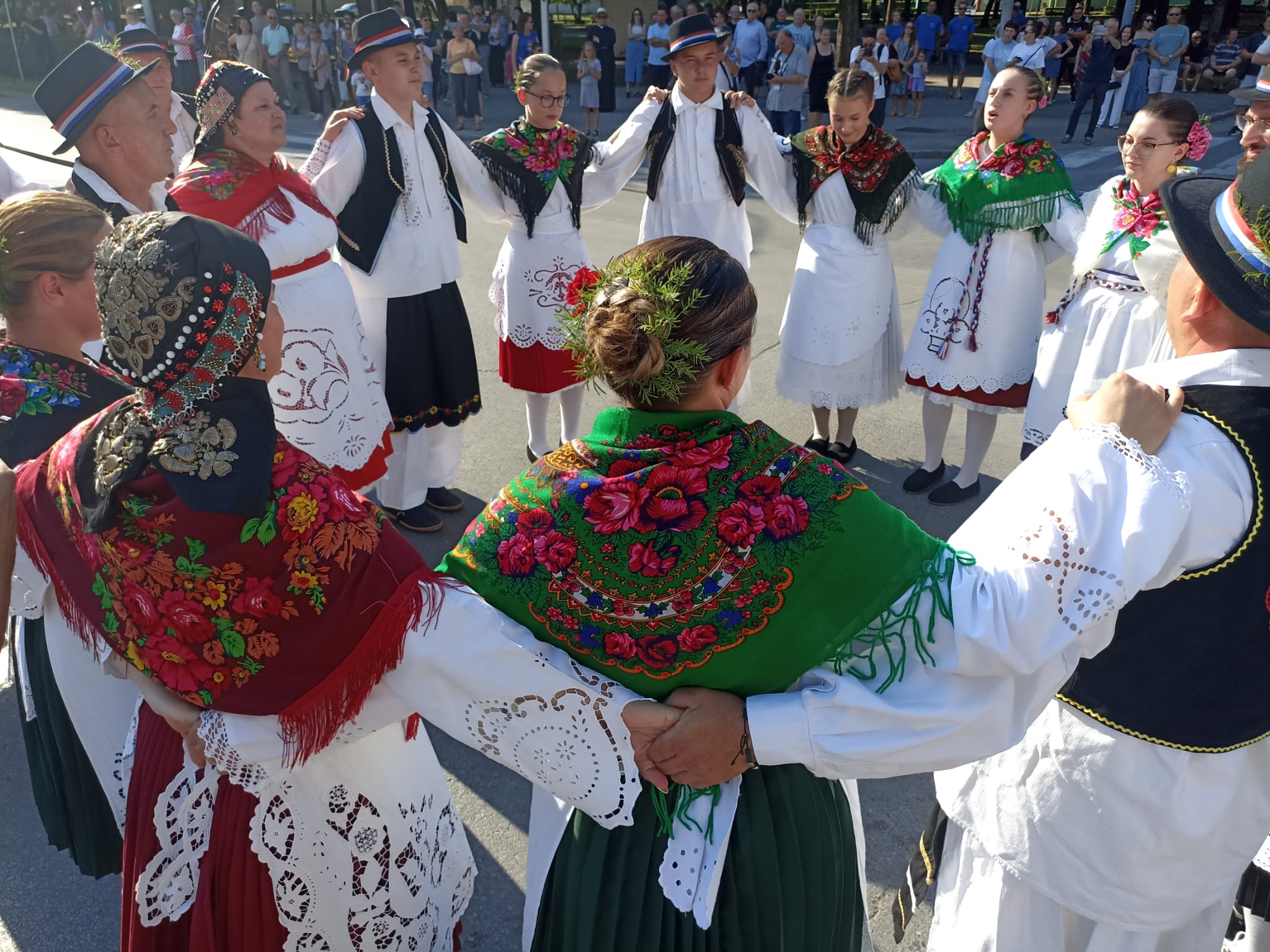​Održano 52. Miholjačko sijelo – slavlje tradicije, pjesme i plesa u Donjem Miholjcu