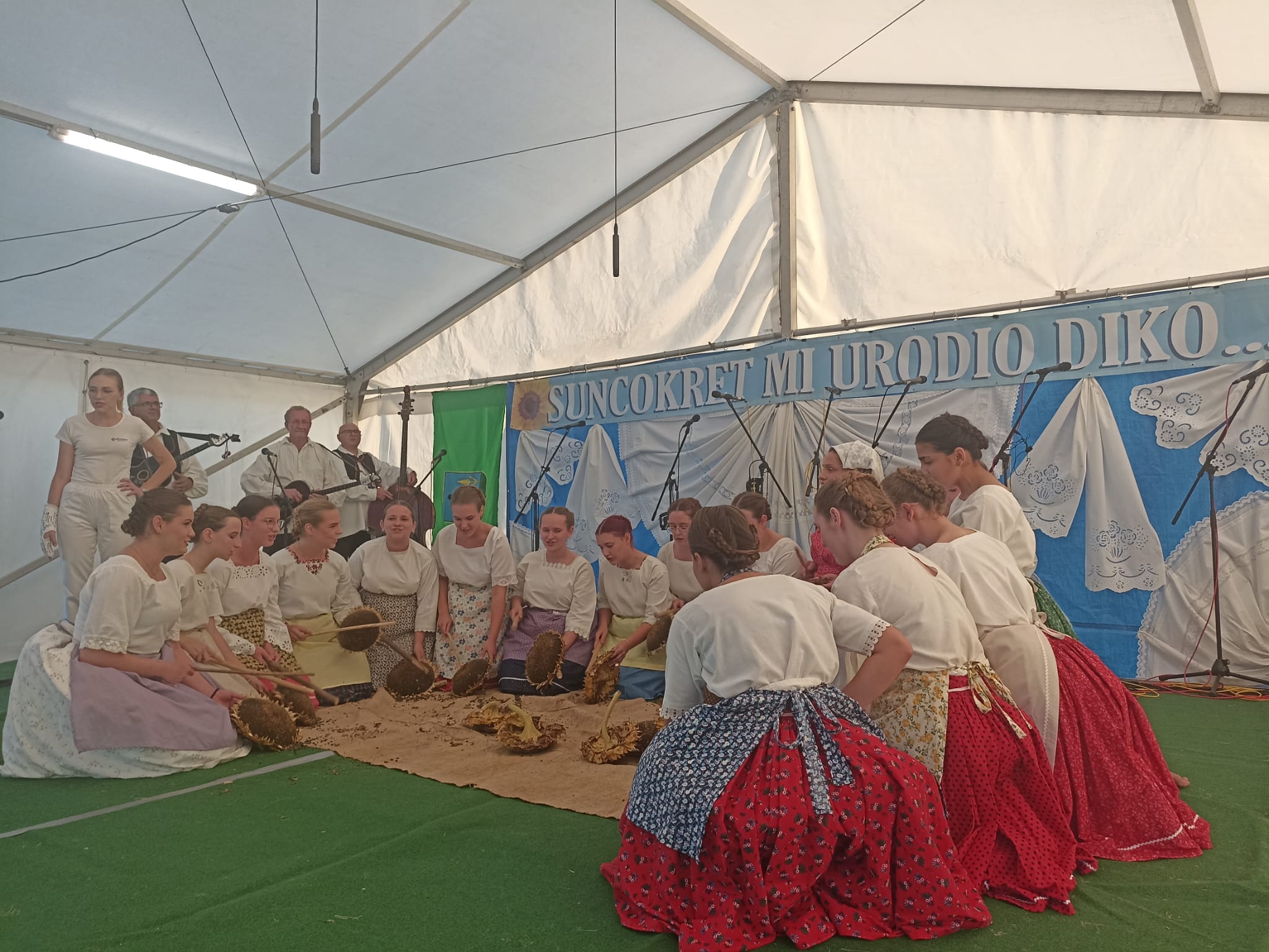 Pjesma, ples, tambura i slavonska tradicija ponovno su okupili brojne ljubitelje folklorne baštine